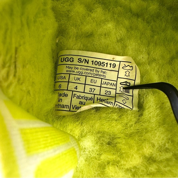 UGG Fluff Yeah Slide Slippers Sz 6 Key Lime Sheepskin Upper - Picture 6 of 11